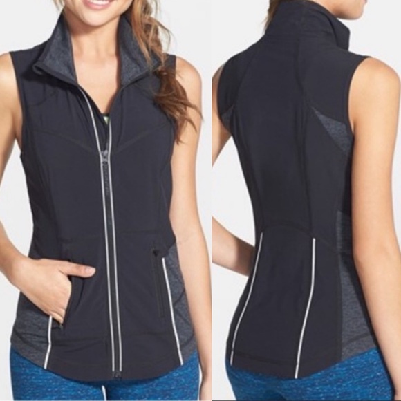 Zella Zeltek Ultimate Stretch Momentum Reflective Lightweight Running Vest • XS - Picture 1 of 6